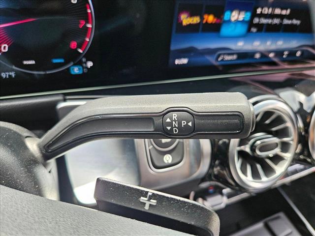 Photo of 2025 Polar White Mercedes-Benz GLB 250
