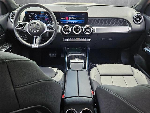 Photo of 2025 Polar White Mercedes-Benz GLB 250