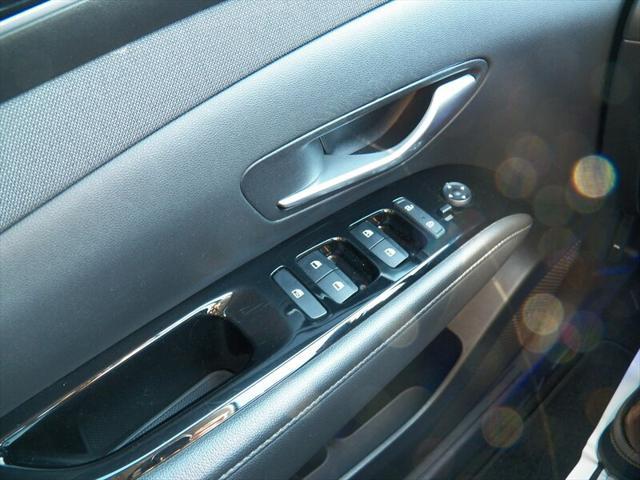 Photo of 2022 Shimmering Silver Hyundai TUCSON Hybrid