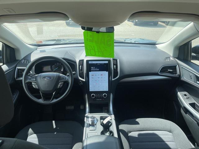Photo of 2024 Agate Black Metallic Ford Edge