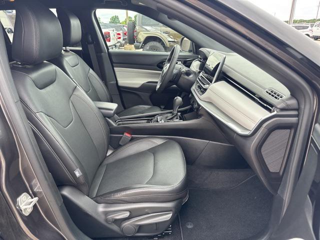 Photo of 2023 Granite Crystal Metallic Clearcoat Jeep Compass