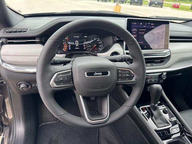 Photo of 2023 Granite Crystal Metallic Clearcoat Jeep Compass
