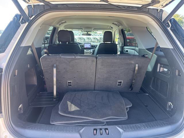 Photo of 2023 Star White Metallic Tri-Coat Ford Explorer