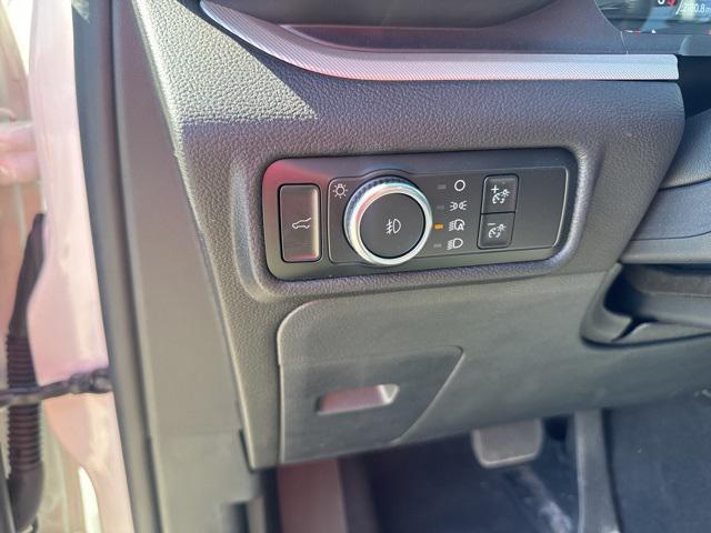 Photo of 2023 Star White Metallic Tri-Coat Ford Explorer