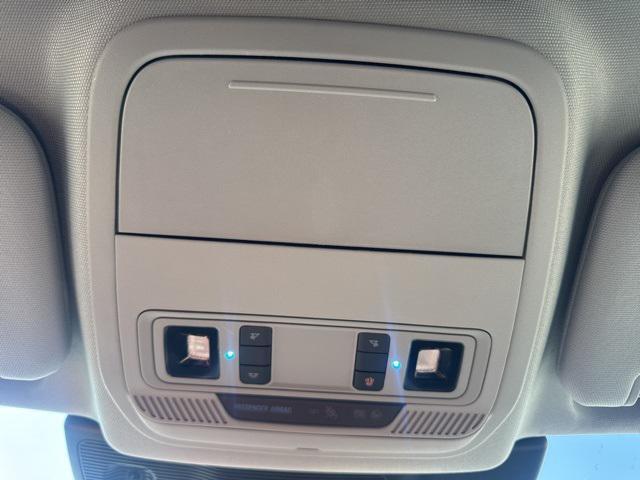 Photo of 2023 Star White Metallic Tri-Coat Ford Explorer