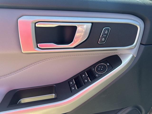 Photo of 2023 Star White Metallic Tri-Coat Ford Explorer