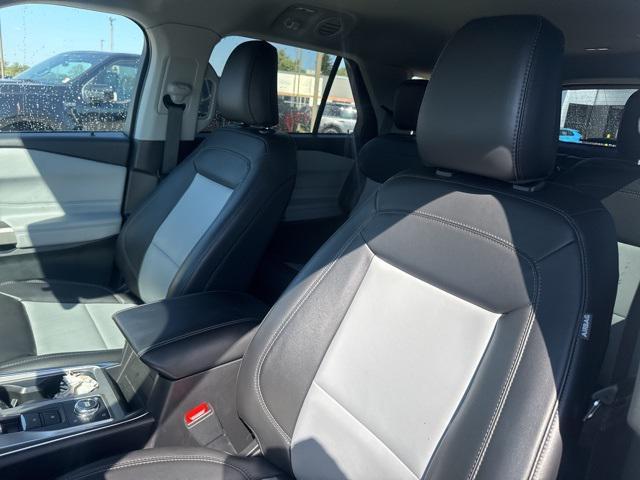 Photo of 2023 Star White Metallic Tri-Coat Ford Explorer