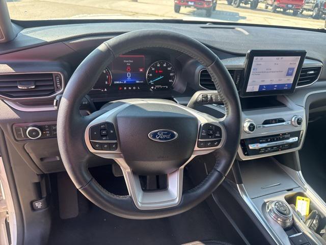 Photo of 2023 Star White Metallic Tri-Coat Ford Explorer