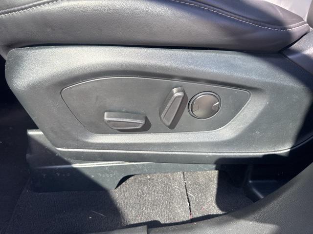 Photo of 2023 Star White Metallic Tri-Coat Ford Explorer