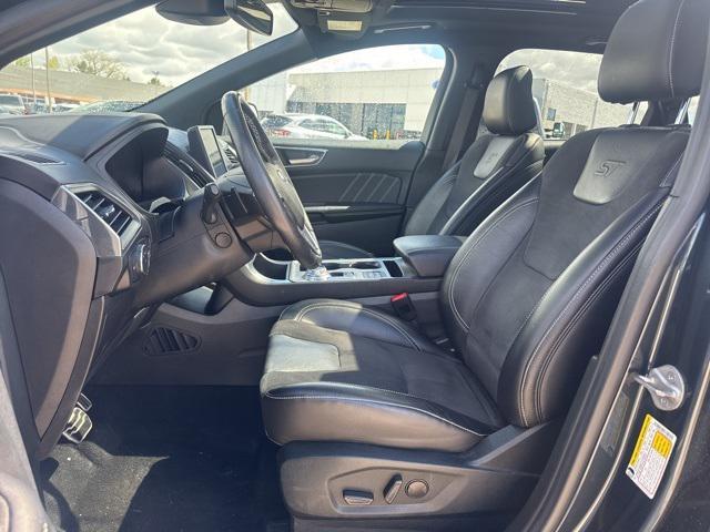 Photo of 2022 Blue Metallic Ford Edge