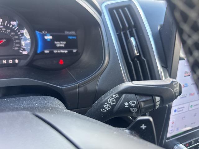 Photo of 2022 Blue Metallic Ford Edge