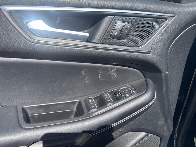 Photo of 2022 Blue Metallic Ford Edge