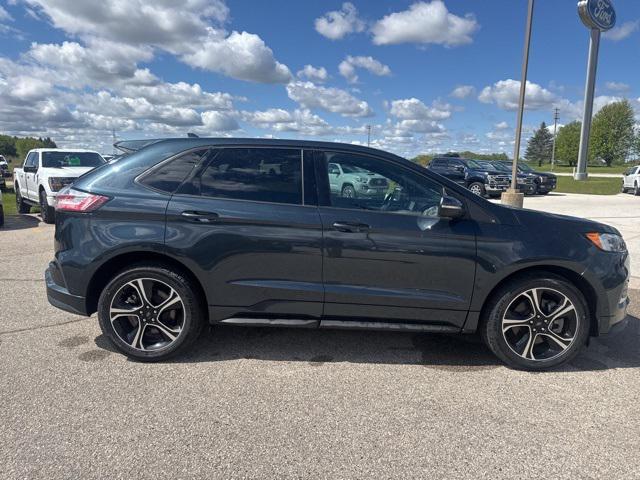 Photo of 2022 Blue Metallic Ford Edge