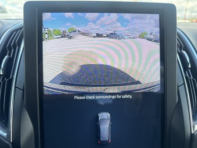 Photo of 2022 Blue Metallic Ford Edge