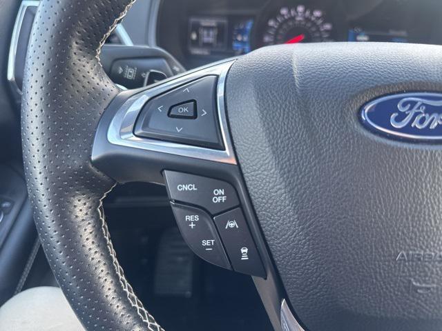 Photo of 2022 Blue Metallic Ford Edge
