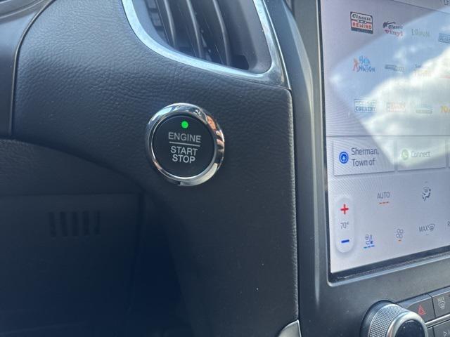 Photo of 2022 Blue Metallic Ford Edge