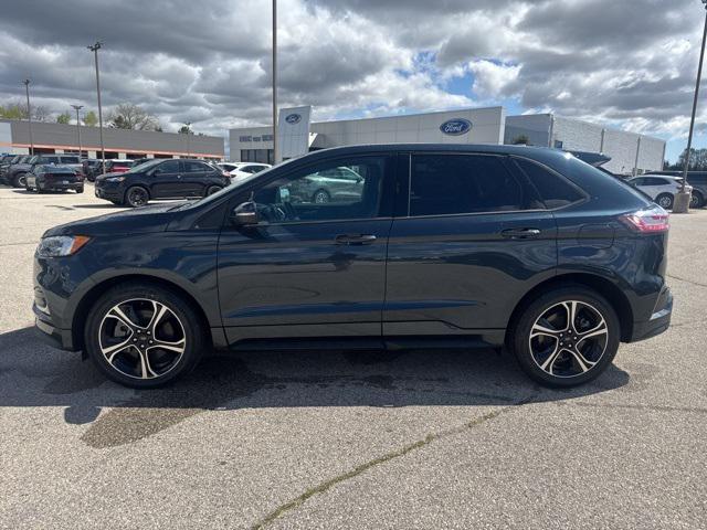 Photo of 2022 Blue Metallic Ford Edge