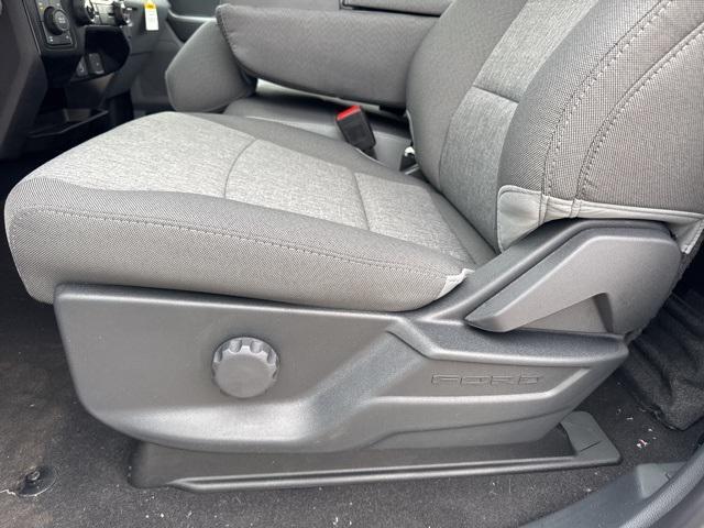 Photo of 2025 Oxford White Ford F-350