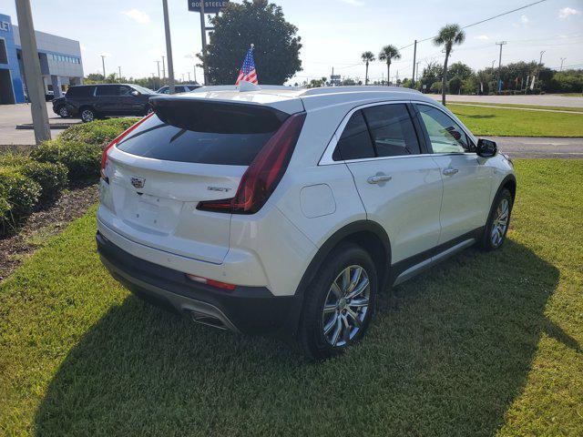 Photo of 2022 Crystal White Tricoat Cadillac XT4