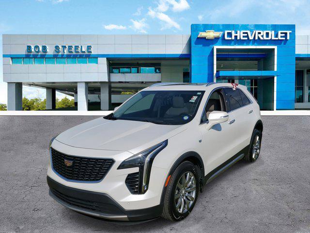 Photo of 2022 Crystal White Tricoat Cadillac XT4