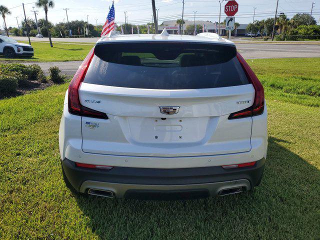 Photo of 2022 Crystal White Tricoat Cadillac XT4