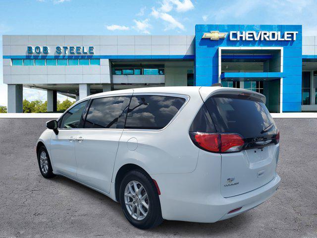 Photo of 2022 Bright White Clearcoat Chrysler Voyager