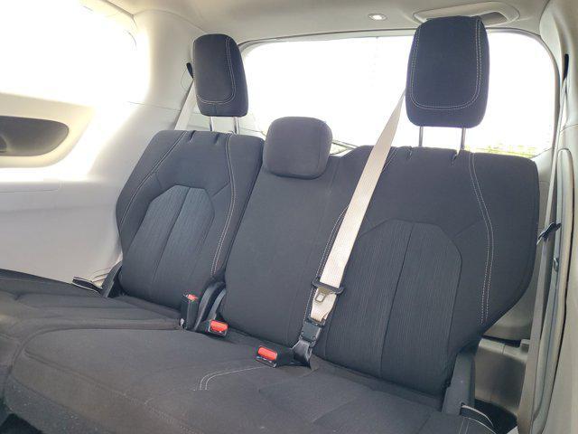 Photo of 2022 Bright White Clearcoat Chrysler Voyager