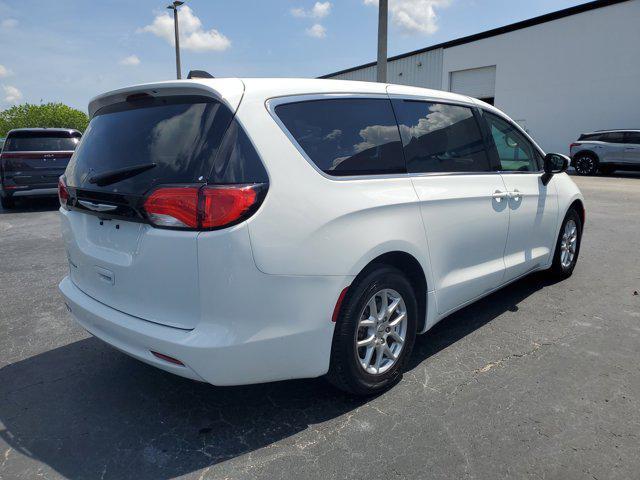 Photo of 2022 Bright White Clearcoat Chrysler Voyager