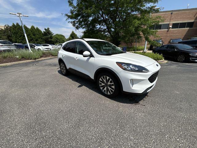 Photo of 2022 Iconic Silver Metallic Ford Escape
