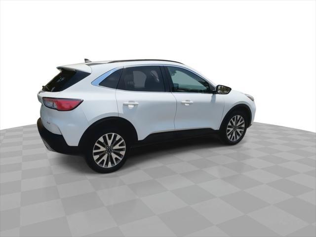 Photo of 2022 Iconic Silver Metallic Ford Escape
