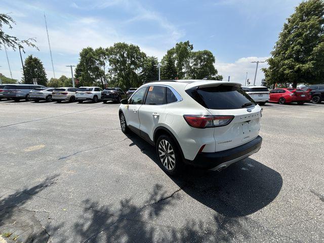 Photo of 2022 Iconic Silver Metallic Ford Escape