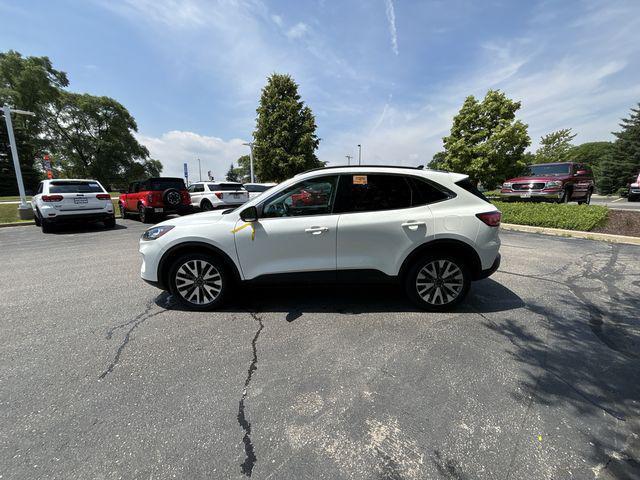 Photo of 2022 Iconic Silver Metallic Ford Escape