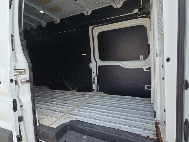 Photo of 2018 OXFORD WHITE Ford Transit-350