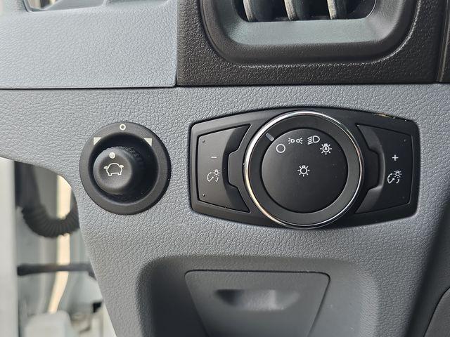 Photo of 2018 OXFORD WHITE Ford Transit-350