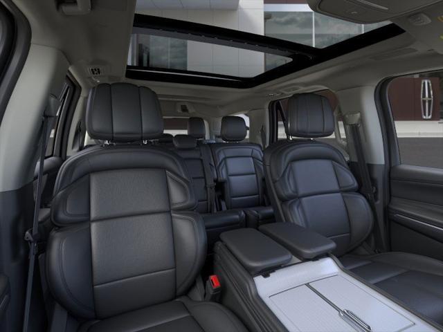 Photo of 2025 Pristine White Metallic Tri-Coat Lincoln Navigator