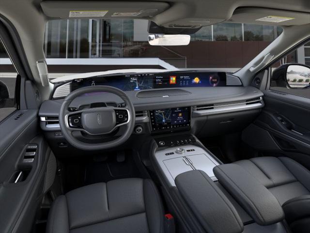 Photo of 2025 Pristine White Metallic Tri-Coat Lincoln Navigator