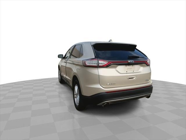 Photo of 2018 White Gold Ford Edge