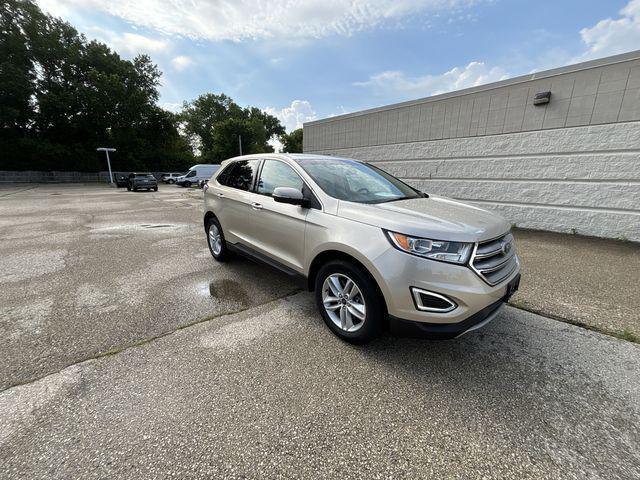 Photo of 2018 White Gold Ford Edge