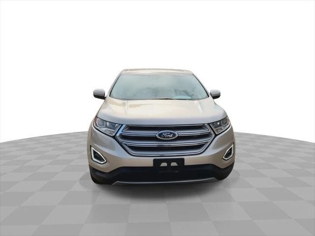 Photo of 2018 White Gold Ford Edge