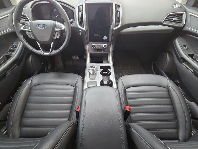 Photo of 2022 Forged Green Metallic Ford Edge