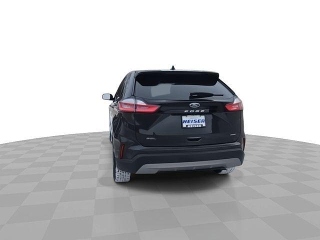 Photo of 2022 Forged Green Metallic Ford Edge