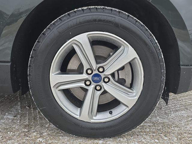 Photo of 2022 Forged Green Metallic Ford Edge