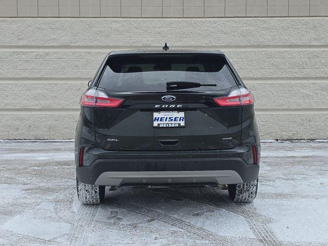 Photo of 2022 Forged Green Metallic Ford Edge