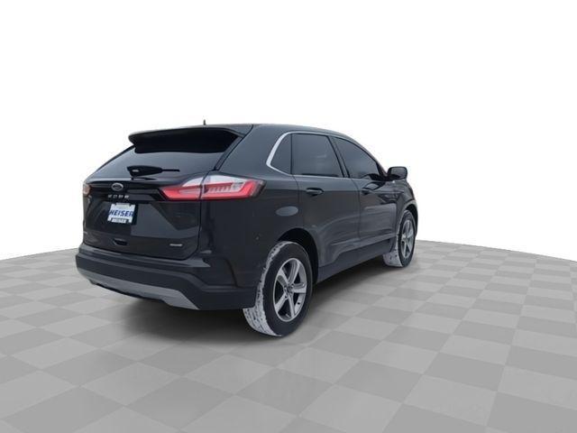 Photo of 2022 Forged Green Metallic Ford Edge
