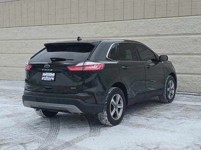 Photo of 2022 Forged Green Metallic Ford Edge