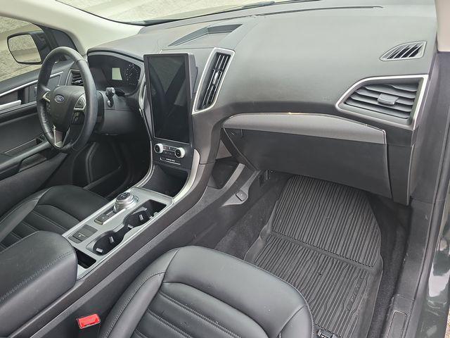 Photo of 2022 Forged Green Metallic Ford Edge