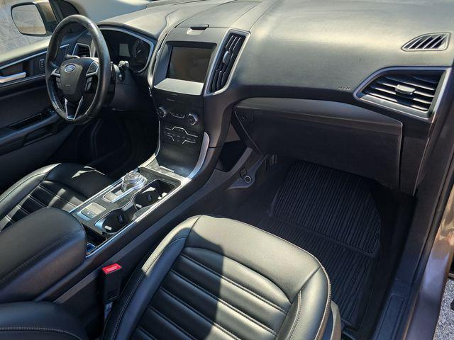 Photo of 2019 Stone Gray Ford Edge