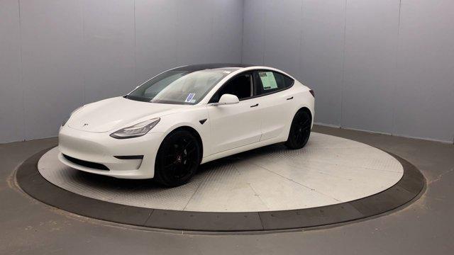 Photo of 2019 White Tesla Model 3