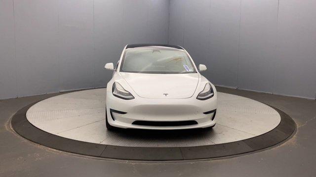 Photo of 2019 White Tesla Model 3