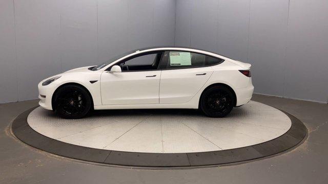 Photo of 2019 White Tesla Model 3